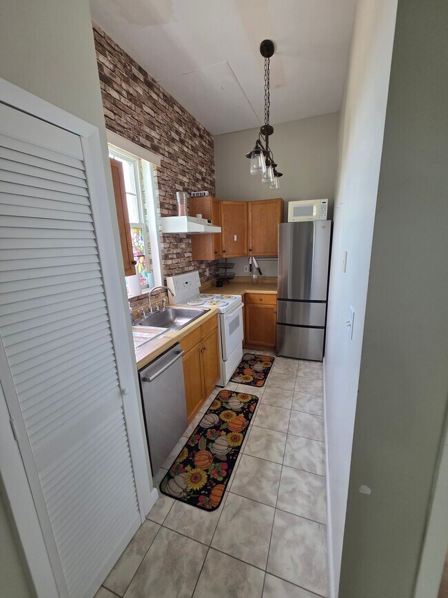 Photo - 40 N Eustis St Unidad #1