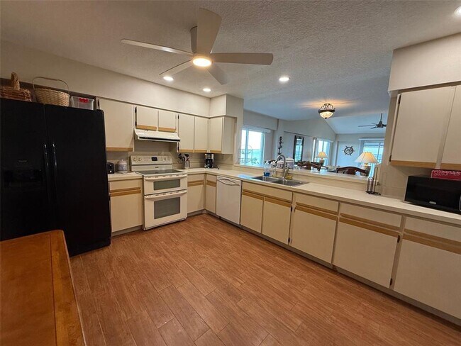 1477 Park Beach Cir Unit 31