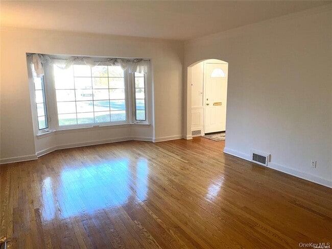 Photo - 106 Trumbull Rd