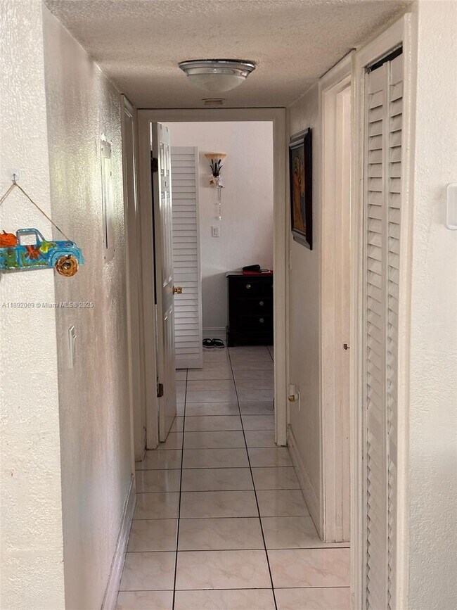 Photo - 2565 W 56th St Unidad 101