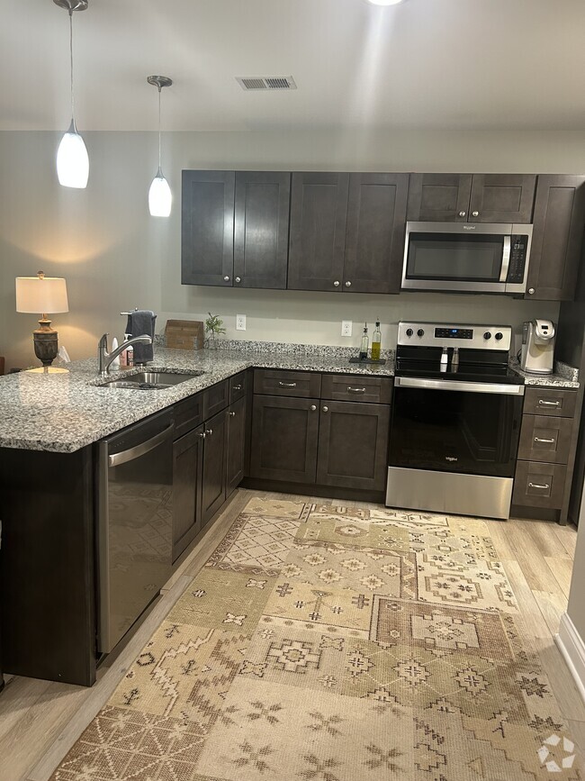 Building Photo - 200 Fairway Ln Unit 200 Rental