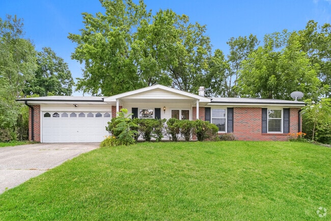 Building Photo - Fantastic 3bd/3ba home! Coming soon!