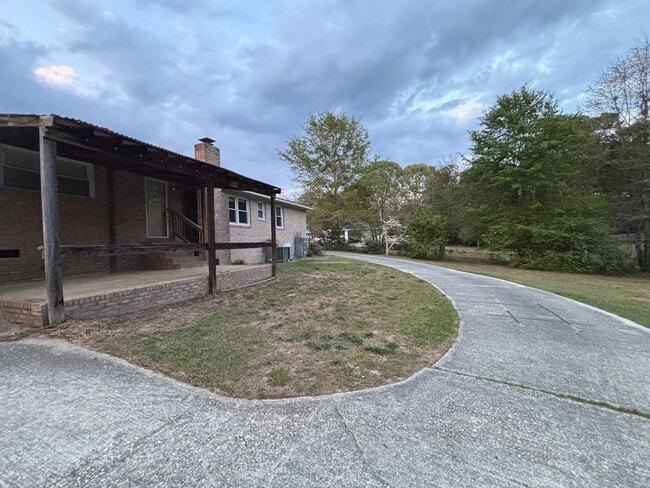 Photo - Move-In Ready Ranch in the Heart of Elgin!