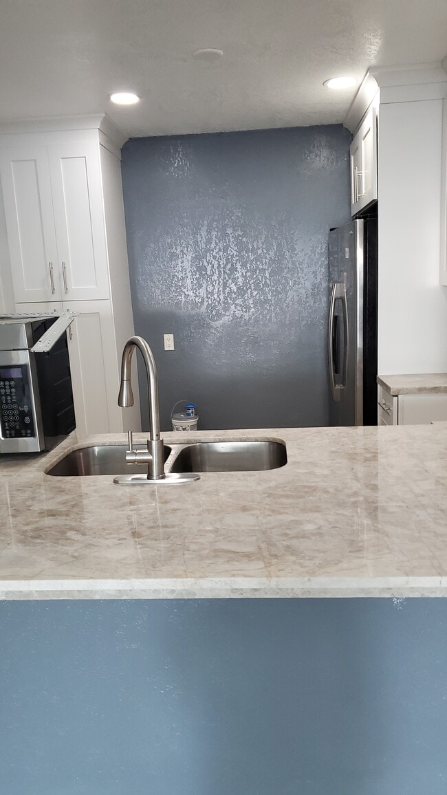 Building Photo - 11905 NE 2nd Ave Unit 11905 NE 2nd Avenue Apt C-109
