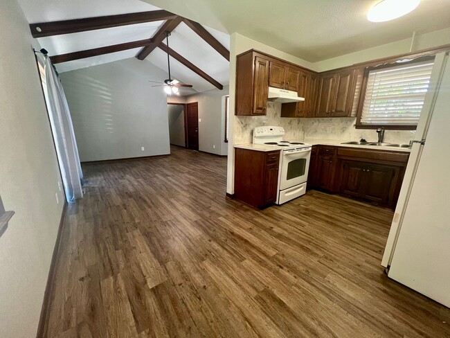 Photo - Cozy 2 Bedroom/1 Bathroom Duplex for Rent ...