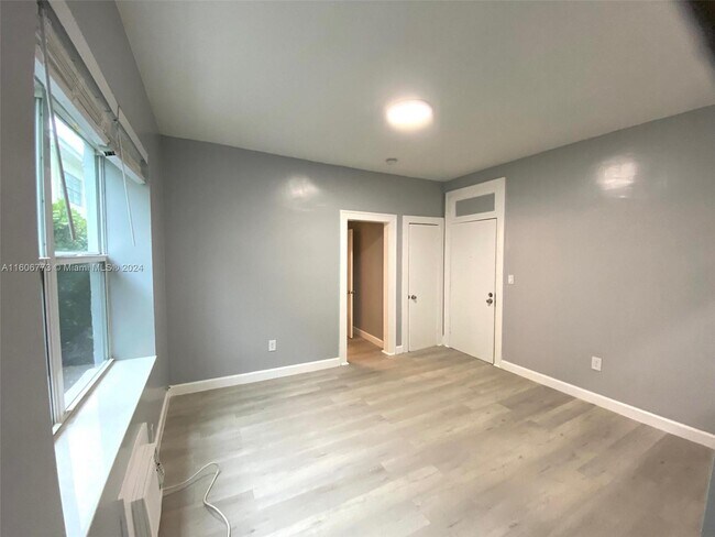 Photo - 1618 Michigan Ave