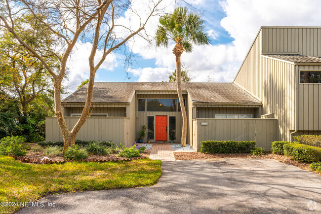 Building Photo - 9996 Sawgrass Dr E Rental