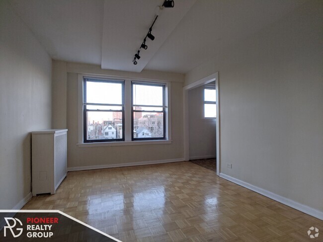 Building Photo - 737 W Belmont Ave Rental