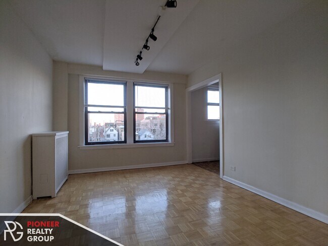 Photo - 737 W Belmont Ave Apartments