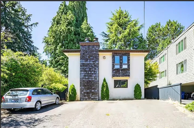 Building Photo - 7333 47th Ave SW Unit 1