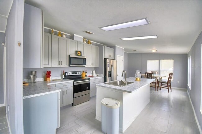 16 E Murphy St