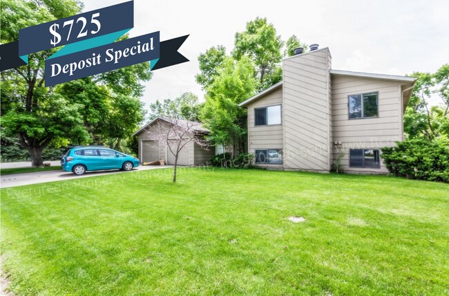 Building Photo - 915/917 Camelot Court Unit 915