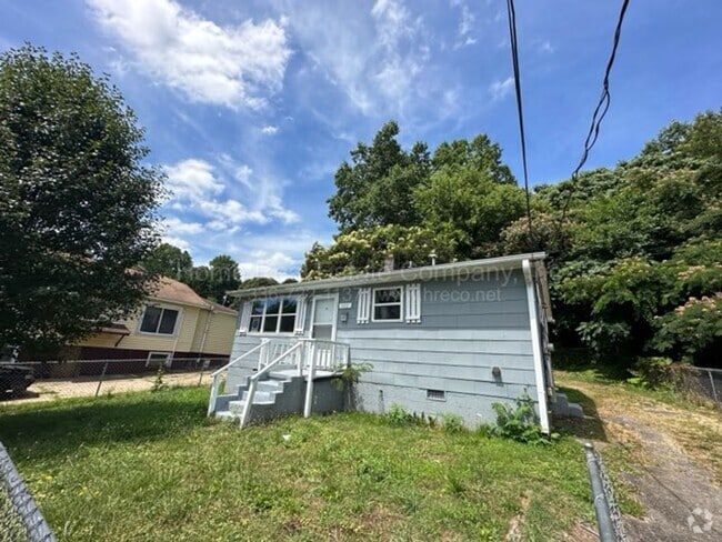Building Photo - 1432 Douglas St Rental