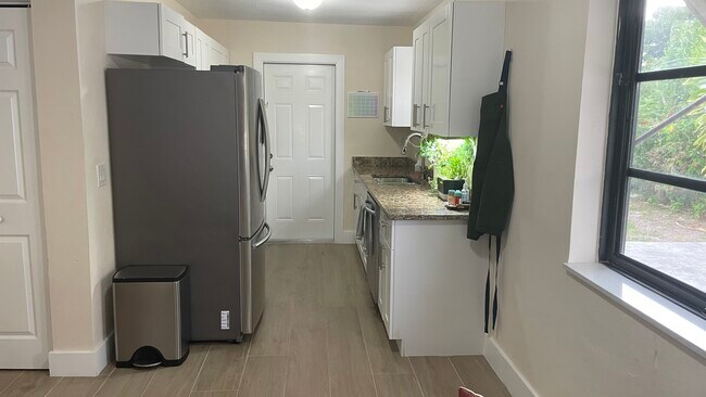 Kitchen - 920 Hansen St