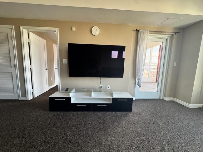 Photo - 875 G St Unidad 603