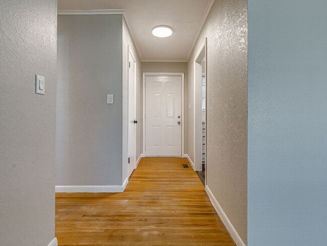 Photo - Move in special / First months rent is $800