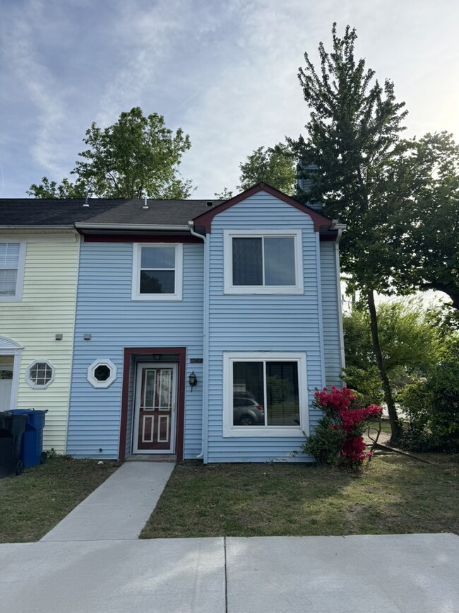 Photo - 1346 Victorian Crescent Townhome