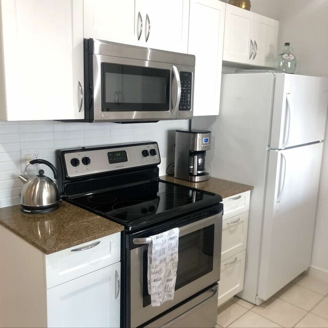 Building Photo - 938 Smithe St