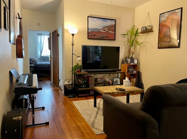 Building Photo - 2119 S 16th St Unit 2nd floor