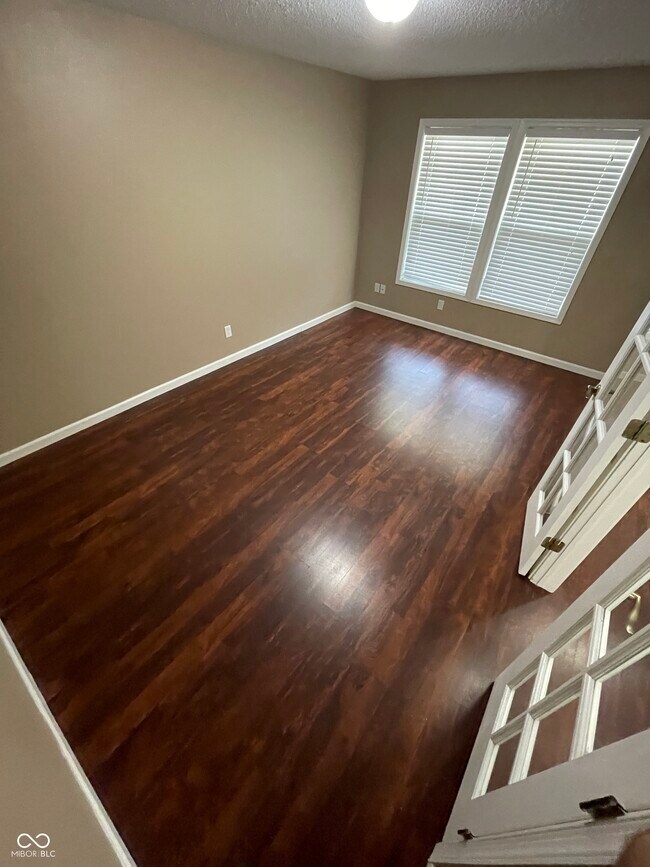 2830 Monarchy Ln