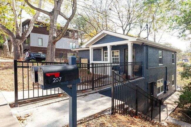 Photo - 207 South Ave SE