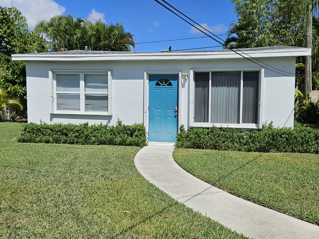 The front of the cottage. - 17 NE 9th St House