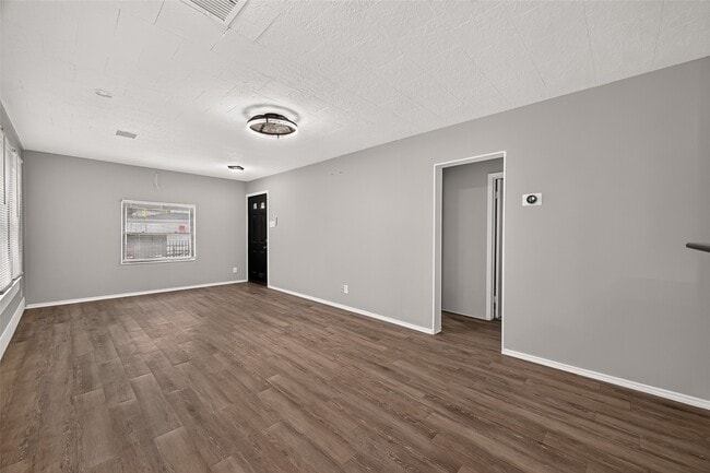 Photo - 1507 Laird St