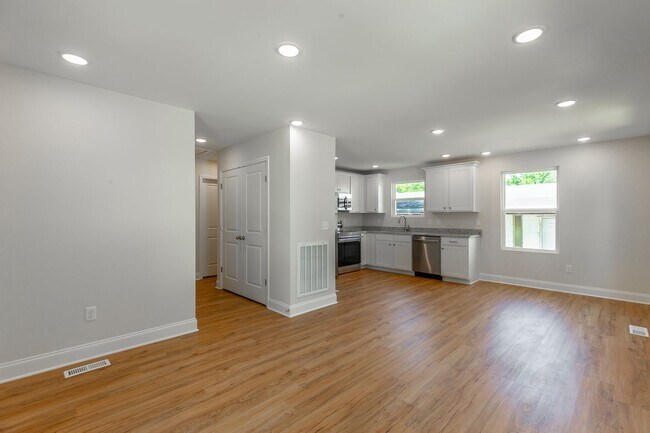 Photo - 2005 S Lyerly St Unit A