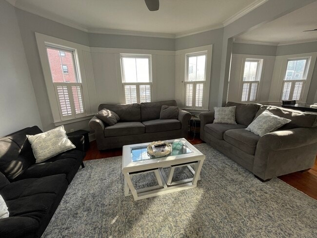 Photo - 472 E 8th St Unit 2