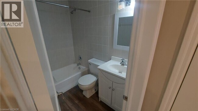 Photo - 181 King St E Unité 8