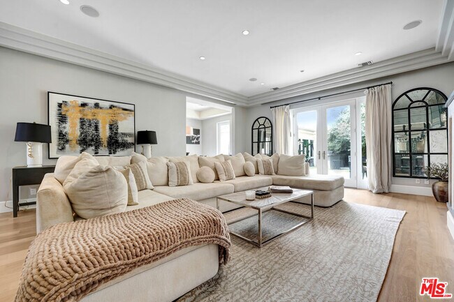 Photo - 841 N Crescent Heights Blvd