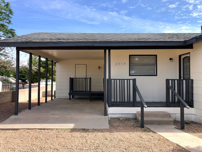 Photo - Cute 3 Bedroom Home on Large Fully Fenced Lot!