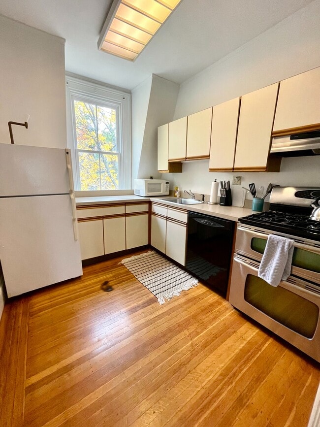 Building Photo - 39 Cypress St Unit 2