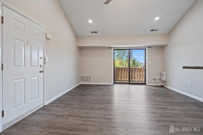 Photo - 607 Ravens Crest Dr