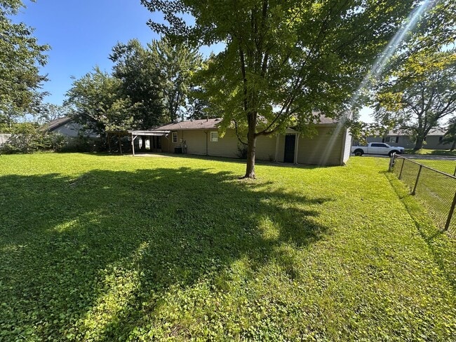 Photo - 2030 Monroe St