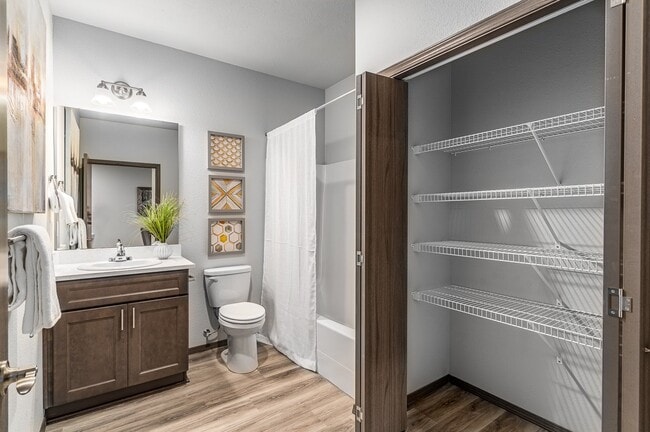 Photo - River City Apartments