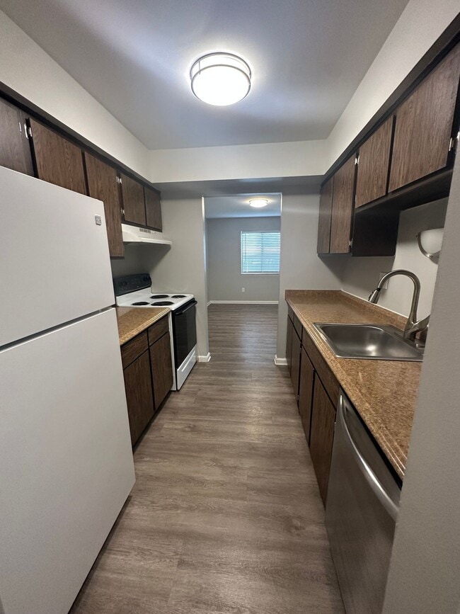 Photo - WOODHUES APARTMENTS - Ideal Farmington Hil...