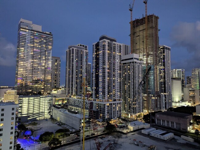 850 N Miami Ave Unit PHw2202