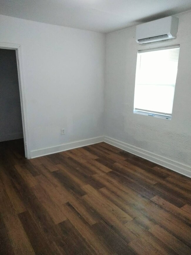 Photo - 614 1st St N