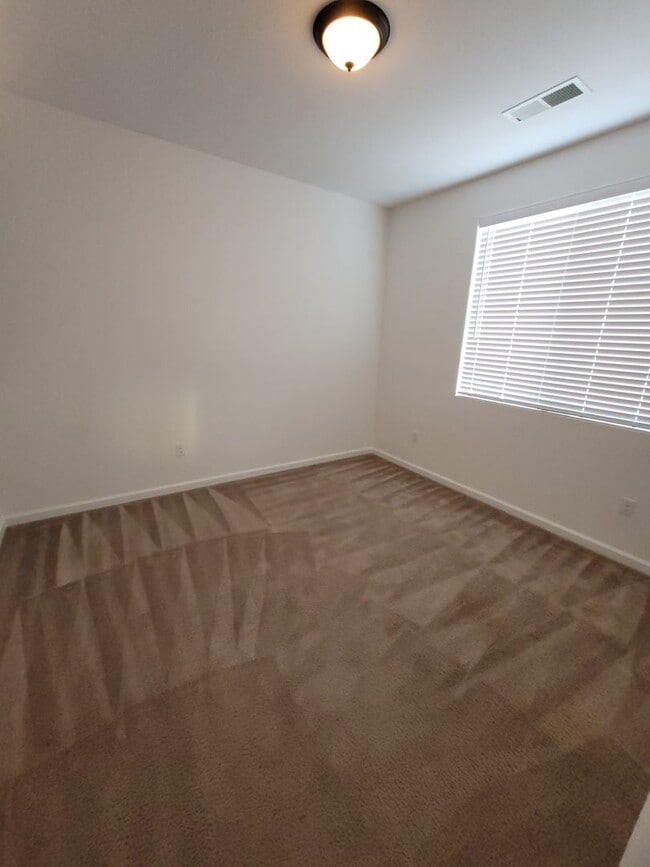Photo - 141 Catlin St