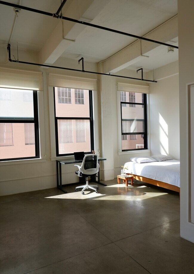 Photo - 738 S Los Angeles St