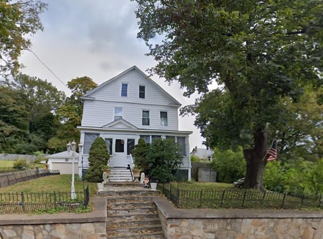 Building Photo - 8 Woodland St Unit 8