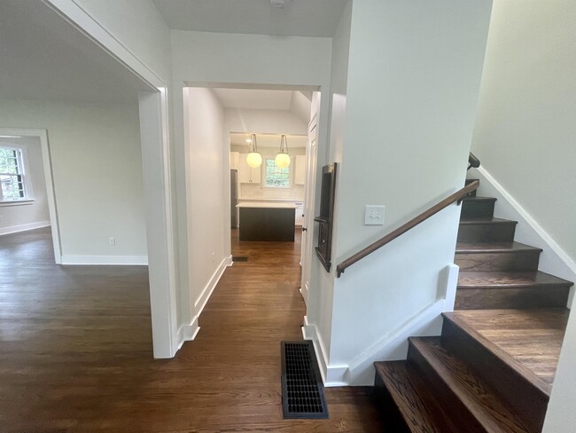 Photo - 611 S Eagleson Ave House