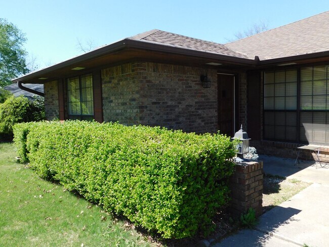 Photo - 2 Bed 2 Bath Duplex Newly Renovated