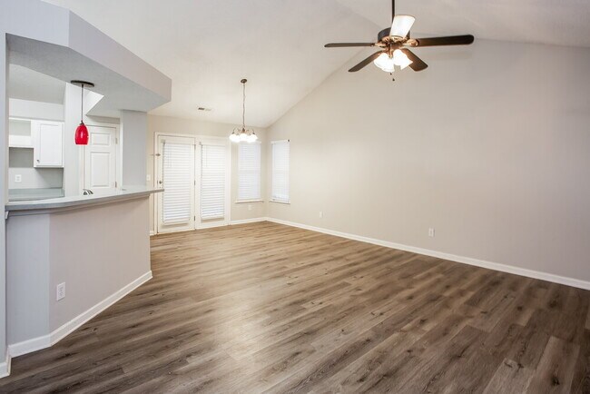 Photo - 5832 Mahogany Pl SW