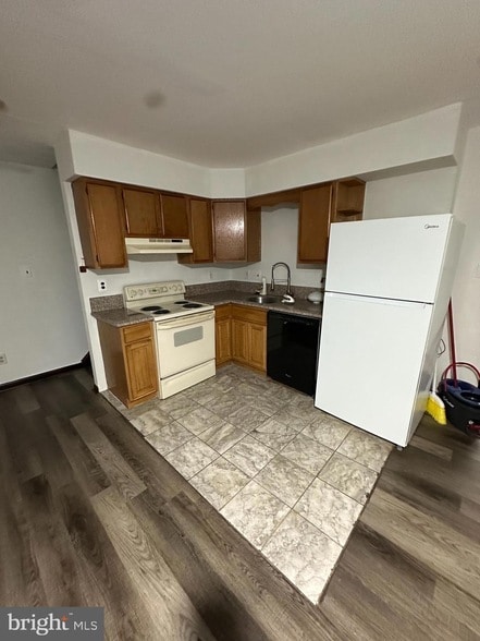 Photo - 2530 E Cambria St