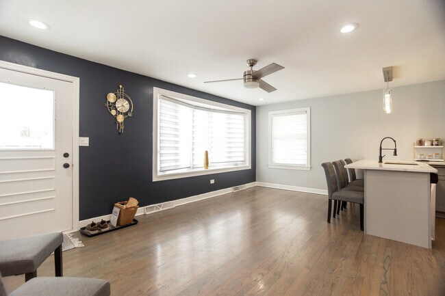 Photo - 9945 Sunnyside Ave