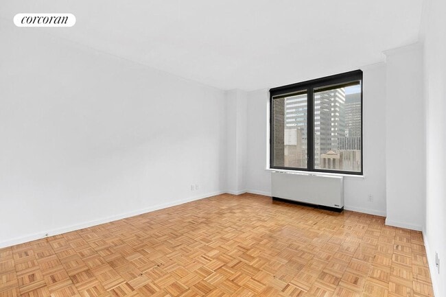 Photo - 150 E 57th St