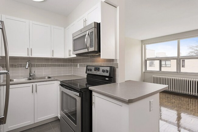 Photo - 2181 Avenue Rd