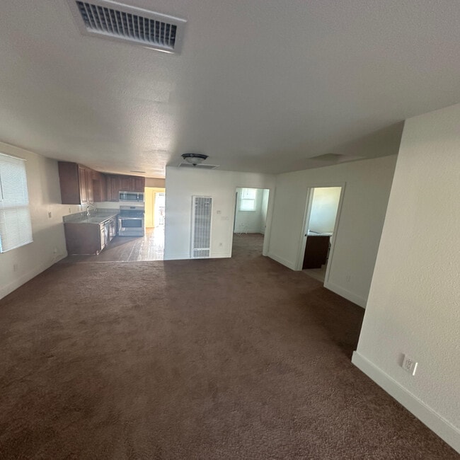 Photo - 730 S 46th St